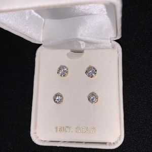 14 KT Gold post earrings. NWOT